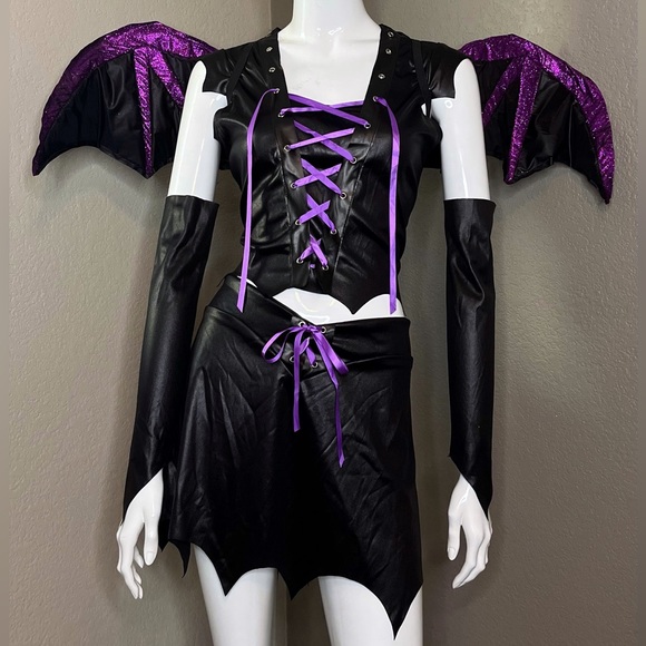 Bat / Vampire Vixen Costume with Wings - Picture 2 of 11